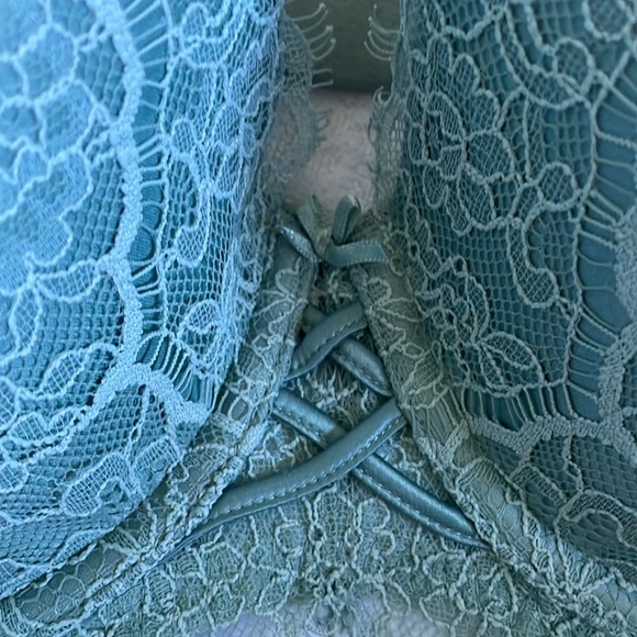 Victoria’s Secret Bra - Picture 2 of 3